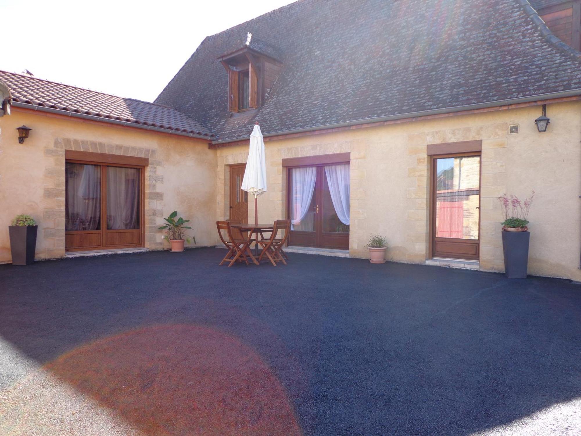 Maison De Ville En Perigord Noir 圣西普里安 外观 照片